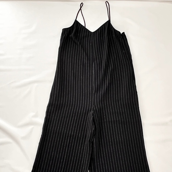 LEITH Jumpsuit Sz M Black  White Pinstripe Spaghetti Straps Wide Leg Crop Romper - Picture 1 of 9